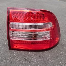 Porsche Cayenne fires back leds red white