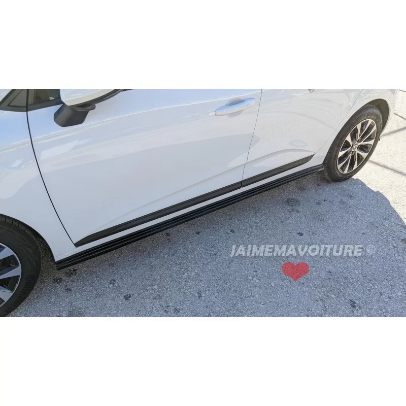 Rajout de bas de caisse noir pour Renault Clio 5 Rajout de bas de caisse noir pour Renault Clio 5