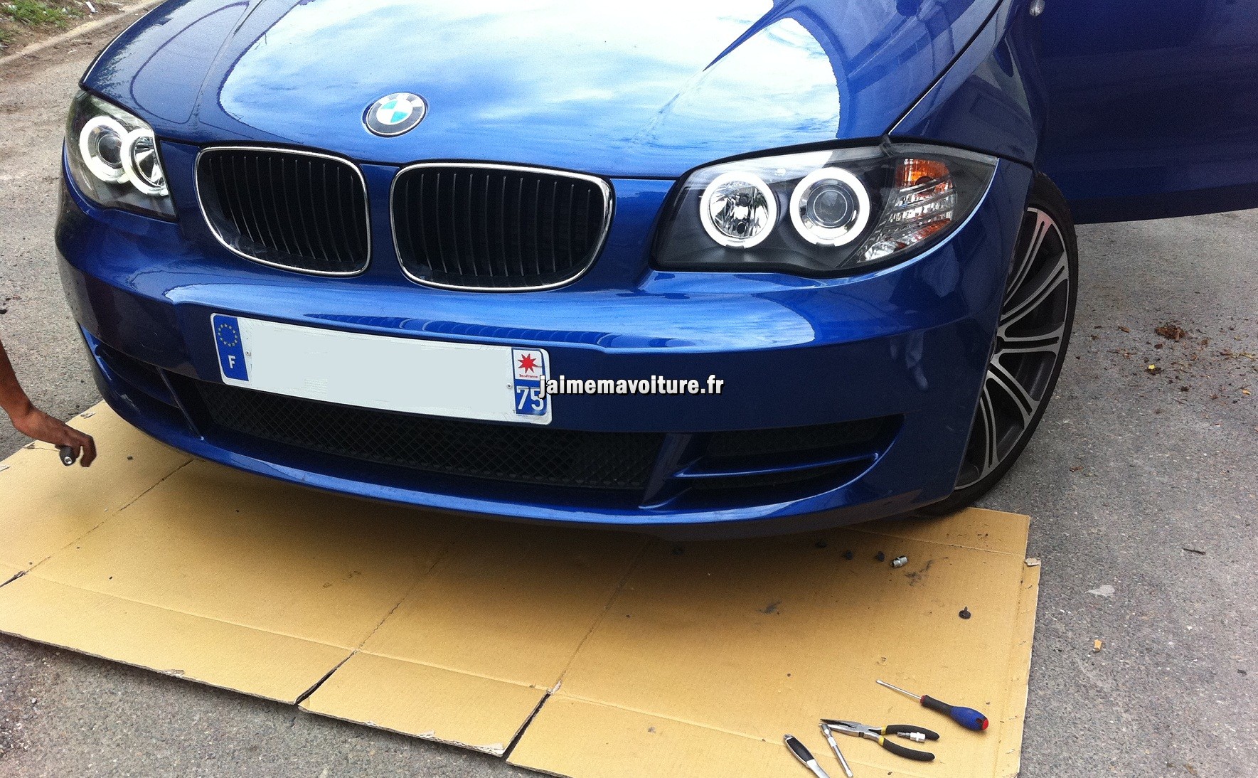 Installez des phares angel eyes CCFL anneaux blancs sur BMW Série 1